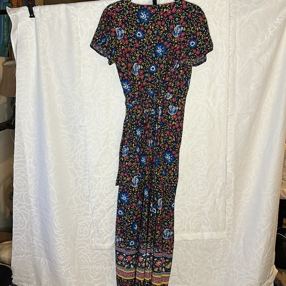 PRETTY GARDEN multi color boho floral print maxi wrap dress. Side slit. Size L - Picture 8 of 10